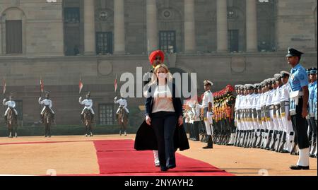 Nuova Delhi, Delhi, India. 2nd Mar, 2023. Il Premier italiano Giorgia Meloni ispeziona una guardia d'onore durante un ricevimento cerimoniale al Palazzo del Presidente Indiano a Nuova Delhi, India, 02 marzo 2023. (Credit Image: © Ravi Batra/ZUMA Press Wire) SOLO PER USO EDITORIALE! Non per USO commerciale! Credit: ZUMA Press, Inc./Alamy Live News Foto Stock