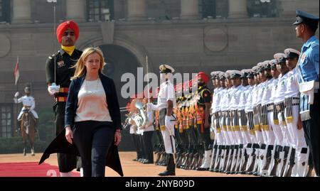 Nuova Delhi, Delhi, India. 2nd Mar, 2023. Il Premier italiano Giorgia Meloni ispeziona una guardia d'onore durante un ricevimento cerimoniale al Palazzo del Presidente Indiano a Nuova Delhi, India, 02 marzo 2023. (Credit Image: © Ravi Batra/ZUMA Press Wire) SOLO PER USO EDITORIALE! Non per USO commerciale! Credit: ZUMA Press, Inc./Alamy Live News Foto Stock