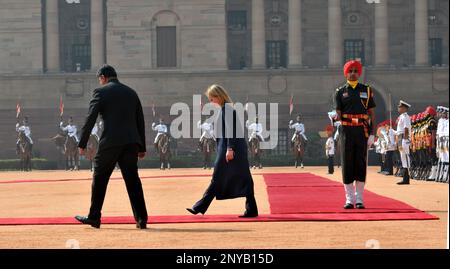 Nuova Delhi, Delhi, India. 2nd Mar, 2023. Il Premier italiano Giorgia Meloni ispeziona una guardia d'onore durante un ricevimento cerimoniale al Palazzo del Presidente Indiano a Nuova Delhi, India, 02 marzo 2023. (Credit Image: © Ravi Batra/ZUMA Press Wire) SOLO PER USO EDITORIALE! Non per USO commerciale! Credit: ZUMA Press, Inc./Alamy Live News Foto Stock