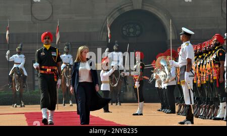 Nuova Delhi, Delhi, India. 2nd Mar, 2023. Il Premier italiano Giorgia Meloni ispeziona una guardia d'onore durante un ricevimento cerimoniale al Palazzo del Presidente Indiano a Nuova Delhi, India, 02 marzo 2023. (Credit Image: © Ravi Batra/ZUMA Press Wire) SOLO PER USO EDITORIALE! Non per USO commerciale! Credit: ZUMA Press, Inc./Alamy Live News Foto Stock