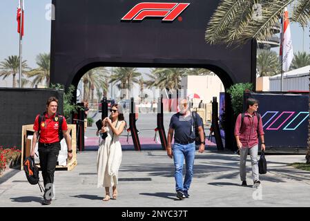 Sakhir, Bahrein. 02nd Mar, 2023. Carlos Sainz (ESP). 02.03.2023. Campionato del mondo di Formula 1, Rd 1, Gran Premio del Bahrain, Sakhir, Bahrain, Giorno di preparazione. Il credito fotografico dovrebbe essere: XPB/immagini dell'Associazione Stampa. Credit: XPB Images Ltd/Alamy Live News Foto Stock