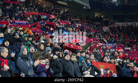 Pamplona, Spagna. 1st marzo 2023. Sport. Calcio/Calcio. Spettatori negli stand dello stadio El Sadar durante la prima partita di calcio della semifinale della Copa del Rey tra CA Osasuna e Athletic Club a Pamplona (Spagna) il 1 marzo 2023. Credit: Iñigo Alzugaray/Alamy Live News Foto Stock