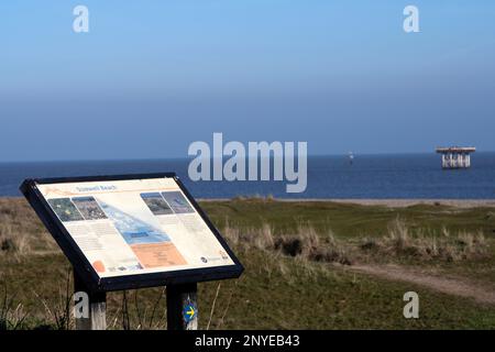 Spiaggia di Sizewell informazioni bordo Suffolk UK Foto Stock