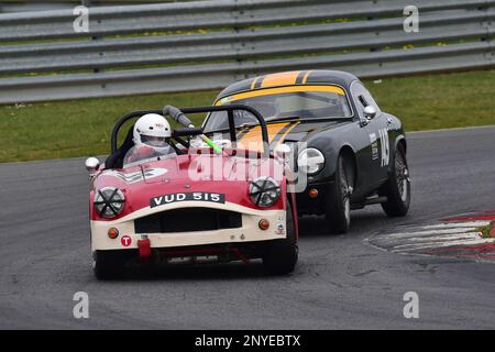 Richard Disbrow, Turner Mk2, Robert Ingram, Lotus Elite S2, HSCC Historic Road Sports Championship, venti minuti di corse con spor di produzione Foto Stock