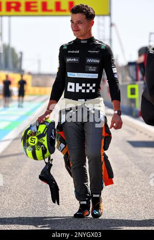 Sakhir, Bahrein. 02nd Mar, 2023. Lando Norris (GBR) McLaren. 02.03.2023. Campionato del mondo di Formula 1, Rd 1, Gran Premio del Bahrain, Sakhir, Bahrain, Giorno di preparazione. Il credito fotografico dovrebbe essere: XPB/immagini dell'Associazione Stampa. Credit: XPB Images Ltd/Alamy Live News Foto Stock