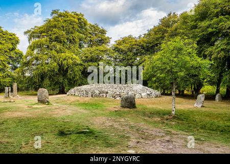 Il Cairn nord-orientale e pietre in piedi a Clava, vicino Inverness, Highland, Scozia. Foto Stock