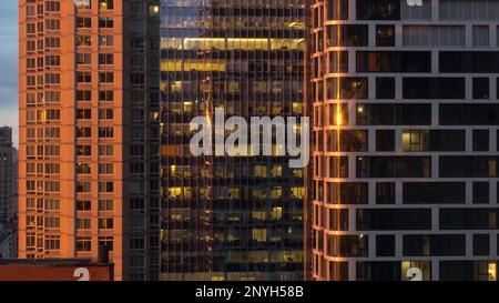 Vista in primo piano dei grattacieli al 8th Avenue a New York City Foto Stock