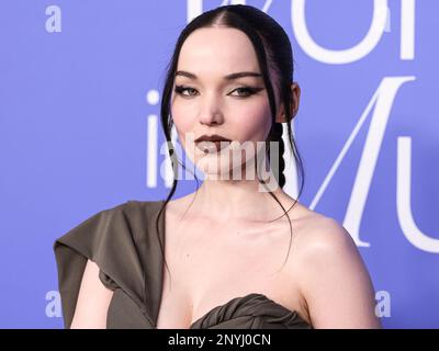 Inglewood, Stati Uniti. 01st Mar, 2023. INGLEWOOD, LOS ANGELES, CALIFORNIA, USA - 01 MARZO: Dove Cameron indossa un abito Jacquemus, scarpe Giuseppe Zanotti e Tyler Ellis CLUTCH arriva alle 2023 Billboard Women in Music tenutesi presso lo YouTube Theater il 1 marzo 2023 a Inglewood, Los Angeles, California, Stati Uniti. (Foto di Xavier Collin/Image Press Agency) Credit: Image Press Agency/Alamy Live News Foto Stock