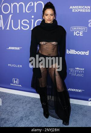 Inglewood, Stati Uniti. 01st Mar, 2023. INGLEWOOD, LOS ANGELES, CALIFORNIA, USA - 01 MARZO: Rosalia arriva alle 2023 Billboard Women in Music tenutesi presso lo YouTube Theater il 1 marzo 2023 a Inglewood, Los Angeles, California, Stati Uniti. (Foto di Xavier Collin/Image Press Agency) Credit: Image Press Agency/Alamy Live News Foto Stock