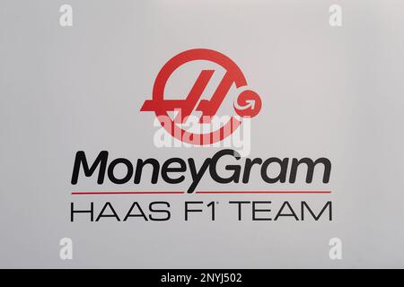 MoneyGram Haas F1 Segnalazioni del Team durante la giornata di anteprima davanti al Gran Premio del Bahrain sul circuito Internazionale del Bahrain, Sakhir. Data immagine: Giovedì 2 marzo 2023. Foto Stock