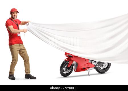 Venditore che tiene un grande panno bianco davanti a una moto da corsa rossa isolata su sfondo bianco Foto Stock