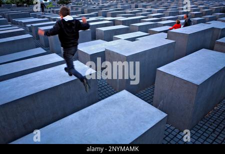 Holocaust Mahnmal,o Memoriale al assassinato ebrei d'Europa.Berlino. Germania Foto Stock