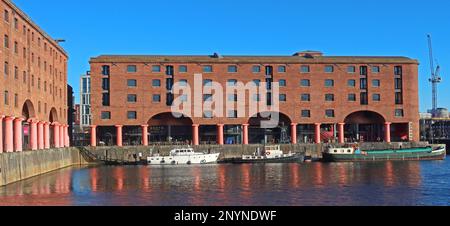 Colonne e magazzini del Royal Albert Dock Complex 1846 a Liverpool, Merseyside, Inghilterra, Regno Unito, L3 4AF Foto Stock