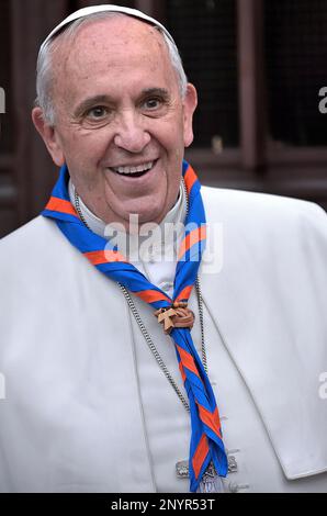 Il 13 marzo 2023 segna 10 anni di Pontificato per Papa Francesco. Nella foto : Papa Francesco in visita pastorale alla parrocchia di San Michele Arcangelo a Pietralata a Roma. Febbraio 8, 2015 Foto Stock