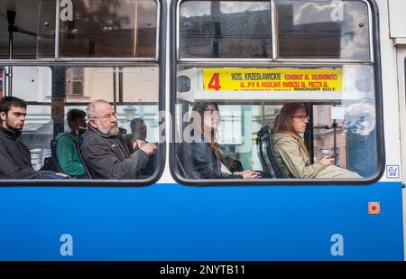 Il tram elettrico carrello a piazza Dominikanski, Cracovia in Polonia. Foto Stock