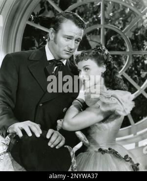 L'attore americano John Wayne e l'attrice Paulette Goddard nel film Reap the Wild Wind, USA 1942 Foto Stock