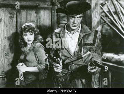 L'attore americano Gary Cooper e l'attrice Paulette Goddard nel film UnConquired, USA 1947 Foto Stock