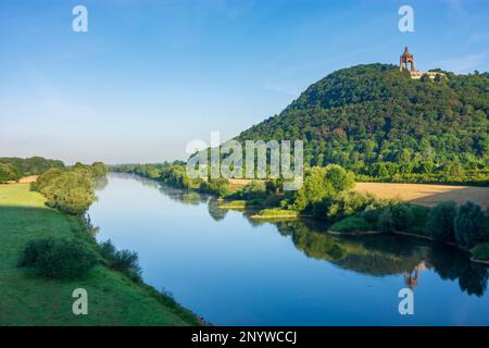 Porta Westfalica: Gola di porta Westfalica, fiume Weser, Kaiser-Wilhelm-Denkmal (Monumento dell'Imperatore Guglielmo), colline di Wiehen (Wiehengebirge) a Teutoburger Foto Stock