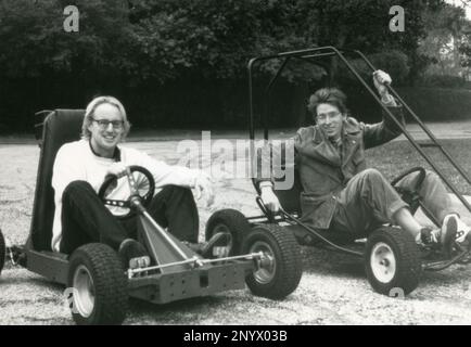 Sceneggiatore americano Owen Wilson con il regista Wes Anderson sul set di Rushmore, USA 1998 Foto Stock