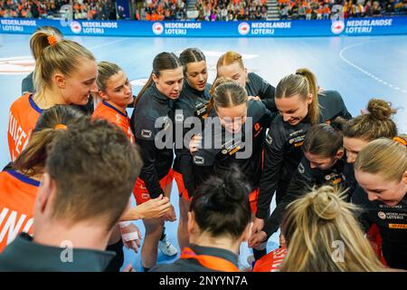 EINDHOVEN, PAESI BASSI - MARZO 2: Team Netherlands con Claudia Rompen dei Paesi Bassi, Laura van der Heijden dei Paesi Bassi, Debbie Bont dei Paesi Bassi, Lois Abbingh dei Paesi Bassi, Pipy Wolfs dei Paesi Bassi, Bo van Wetering dei Paesi Bassi, Kim Molenaar dei Paesi Bassi, Kelly Dulfer dei Paesi Bassi, Merel, Freriks dei Paesi Bassi, Inger Smits dei Paesi Bassi, Zoe Sprenger dei Paesi Bassi, Angela Malestein dei Paesi Bassi, Nikita van der Vliet dei Paesi Bassi, Rinka Duijndam dei Paesi Bassi, Kelly Vollebregt dei Paesi Bassi, Yara ten Holte of Foto Stock