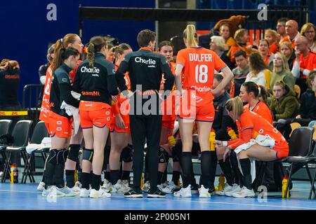 EINDHOVEN, PAESI BASSI - 2 MARZO: Timeout della squadra olandese durante il Golden League Women Match tra Paesi Bassi e Repubblica Ceca al Indoor Sportcentrum Eindhoven il 2 marzo 2023 a Eindhoven, Paesi Bassi (Foto di Henk Seppen/Orange Pictures) Foto Stock