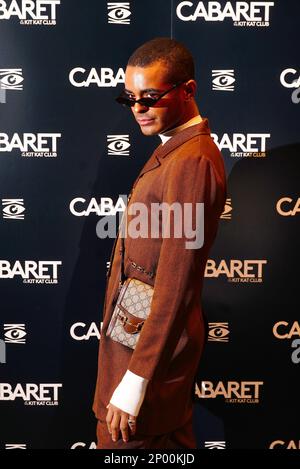 Layton Williams partecipa alla performance di gala per Cabaret, al Kit Kat Club di Londra. Data immagine: Giovedì 2 marzo 2023. Foto Stock