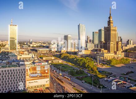 Grattacieli e il Palazzo della Cultura e della scienza, nel centro di Varsavia, Polonia Foto Stock