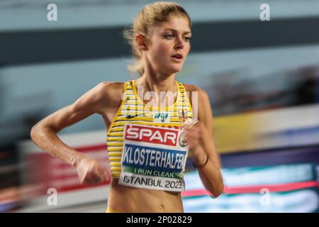 Istanbul, Turchia. 02nd Mar, 2023. Atletica/indoor: Campionati europei, 3000 metri, donne, qualifiche. Konstanze Klosterhalfen dalla Germania in azione. Credit: Oliver Weiken/dpa/Alamy Live News Foto Stock