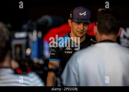 Sakhir, Bahrein, 02 marzo, Esteban OCON, dalla Francia compete per Alpine . Il build up, round 1 del campionato di Formula 1 2023. Credit: Michael Potts/Alamy Live News Foto Stock