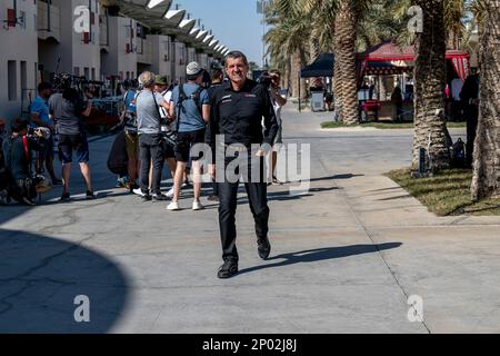 Sakhir, Bahrain, 01st Mar 2023, Guenther Steiner partecipa al test day post-stagionale, i test invernali del campionato di Formula 1 2023. Credit: Michael Potts/Alamy Live News Foto Stock
