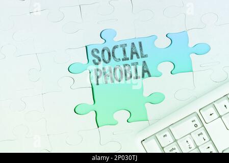 Segno di testo che mostra la fobia sociale. Parola per la paura schiacciante di situazioni sociali che sono dolorose Foto Stock