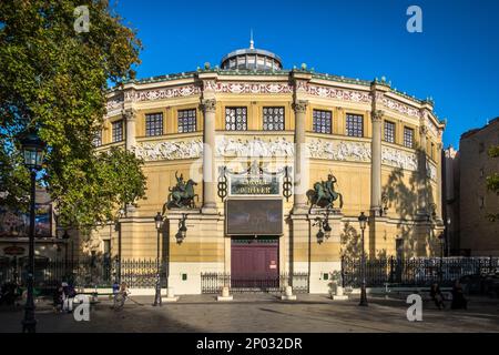 Parigi, Francia, ottobre 2022, vista del Cirque d'Hiver, un teatro nel 11th ° distretto della capitale Foto Stock