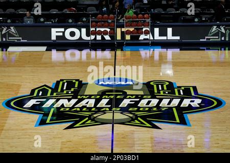 Vue d'ensemble générale du terrain de basket-ball qui a joué un rôle de  scène lors d'une cérémonie révolutionnaire pour la nouvelle maison des Los  Angeles Clippers, Intu Photo Stock - Alamy