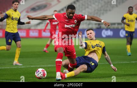 Anversa, Belgio, 02/03/2023, il Gyrano Kerk di Anversa e il Siebe Van Der Heyden di Union combattono per la palla durante una partita di calcio tra il Royal Antwerp FC e il Royale Union Saint-Gilloise, giovedì 02 marzo 2023 ad Anversa, la tappa di ritorno delle semifinali del concorso di Coppa del Croky Belgian. Union ha vinto 1-0 la prima tappa. BELGA PHOTO VIRGINIE LEFOUR Foto Stock