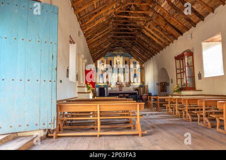 All'interno della chiesa coloniale di San Pedro de Atacama nelle giornate di sole, deserto di Atacama, Cile, Sud America Foto Stock
