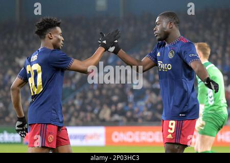 DOETINCHEM - 02/03/2023, DOETINCHEM - (lr) Mohammed Kudus di Ajax, Brian Brobbey di Ajax festeggia il 0-3° trimestre di finale della Toto KNVB Cup tra De Gladschap e Ajax Amsterdam allo stadio De Vijverberg il 2 marzo 2023 a Doetinchem, Paesi Bassi. ANP GERRIT VAN KOLOLEN Foto Stock