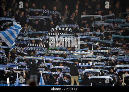 DOETINCHEM - 02/03/2023, DOETINCHEM - De Graafschap tifosi durante le quarti di finale della Toto KNVB Cup match tra De Gladschap e Ajax Amsterdam allo stadio De Vijverberg il 2 marzo 2023 a Doetinchem, Paesi Bassi. ANP GERRIT VAN KOLOLEN Foto Stock