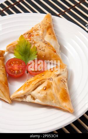 Deliziosi samosa fatti in casa Foto Stock