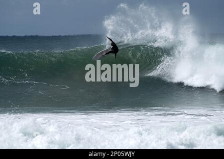 Grandi onde surfed a Bells Beach Torquay Australia casa di surf professionale Foto Stock