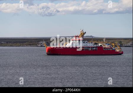 Port Stanley, Isole Falkland - 31 gennaio 2023: RRS Sir David Attenborough Advanced Polar Research ship Foto Stock