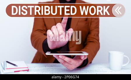 Visualizzazione concettuale lavoro distribuito. Parola scritta su praticato dalle imprese che utilizzano le strutture di rete Foto Stock