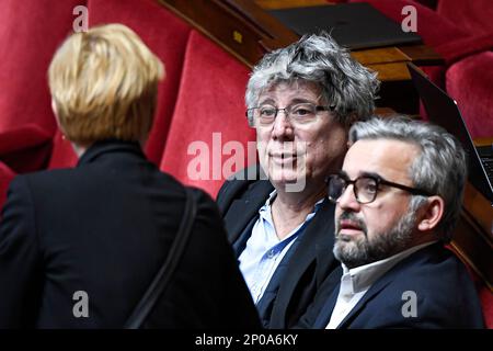 Eric Coquerel, Alexis Corbiere e Clementine Autain (LFI, la France Insoumise, Nupes) durante una sessione di domande al governo presso l'Assemblea Nazionale di Parigi, Francia il 28 febbraio 2023. Foto di Victor Joly/ABACAPRESS.COM Foto Stock