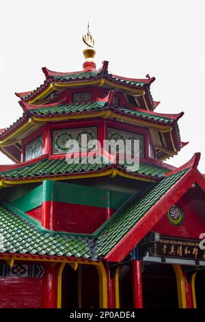 Surabaya Indonesia 25th Dic 2022: La vista esterna di Masjid Muhammad Cheng Hoo Surabaya. È la prima moschea in Indonesia che prende il nome da Zheng He. Foto Stock