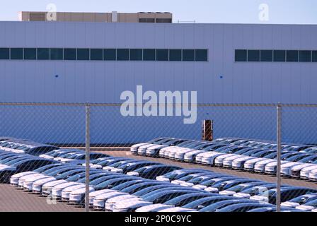 01 2023 marzo - Casa Grande, Arizona: Auto elettriche al di fuori dello stabilimento di produzione di Lucid Motors EV. Foto Stock