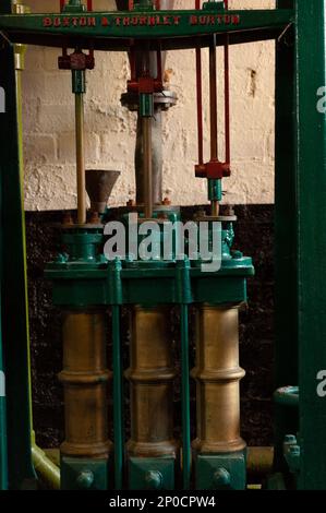 Particolare della Vittoriana Tower Brewery che ospita la Hook Norton Beer Brewery, Oxfordshire. Foto Stock