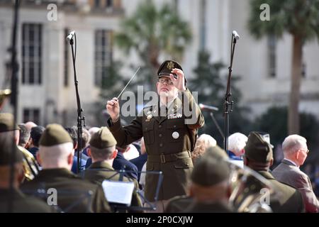 I cittadini della Carolina del Sud si riuniscono per assistere all'inaugurazione del governatore Henry McMaster, il governatore della Carolina del Sud durante una cerimonia del 11 gennaio 2023, presso la South Carolina state House in Columbia, Carolina del Sud. I cittadini sono testimoni della presentazione dei colori da parte della Guardia a colori della Cittadella, del canto del Banner Star Spangled di Francis Scott Key e John Stafford Smith e dell'amministrazione del giuramento da parte di Justice John W. Kittredge. Il governatore Henry McMaster servirà altri quattro anni come governatore della Carolina del Sud. Foto Stock