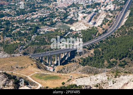 BENALMADENA, Andalusia/Spagna - 7 Luglio : Vista dal Monte Calamorro vicino a Benalmadena spagna il 7 Luglio 2017 Foto Stock