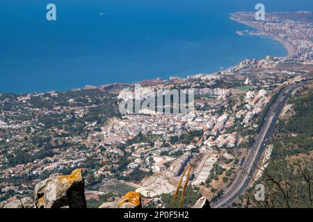 BENALMADENA, Andalusia/Spagna - 7 Luglio : Vista dal Monte Calamorro vicino a Benalmadena spagna il 7 Luglio 2017 Foto Stock