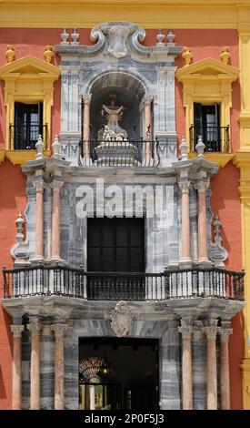 MALAGA, ANDALUCIA/SPAGNA - LUGLIO 5 : Palazzo Vescovile barocco progettato da Antonio Ramos nel 18th ° secolo nella Plaza de Obispo Malaga Costa del Sol Foto Stock