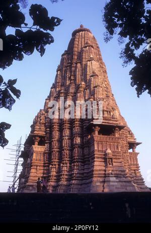 11th ° secolo Kandariya Mahadeva tempio, il più grande del gruppo occidentale di templi nel complesso Khajuraho, Madhya Pradesh, India, Asia Foto Stock